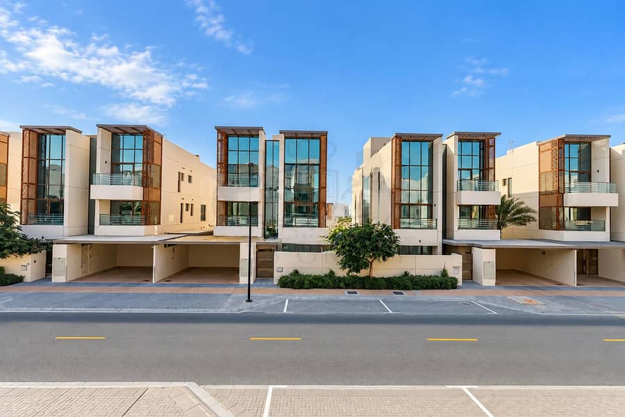 15 Modern Townhouse Row in Sunshine. png