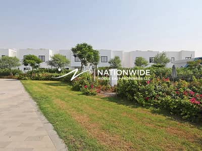 2 habitaciones Townhouse para en Alquiler en Al Ghadeer, Abu Dhabi - Casa adosada en Al Ghadeer,Al Ghadeer Phase 2, 2 dormitorios, 120000 AED - 16963564 2 habitaciones Townhouse para en Alquiler en Al Ghadeer, Abu Dhabi - Casa adosada en Al Ghadeer,Al Ghadeer Phase 2, 2 dormitorios, 120000 AED - 16963564