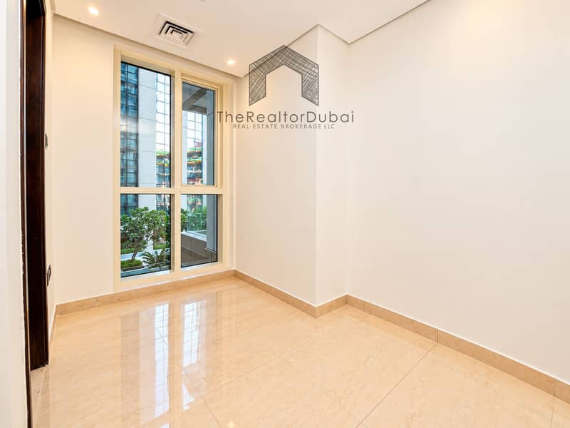 11 Modern Minimalist Room with City View. png