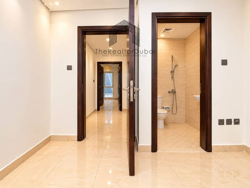 12 Bright Modern Apartment Foyer. png