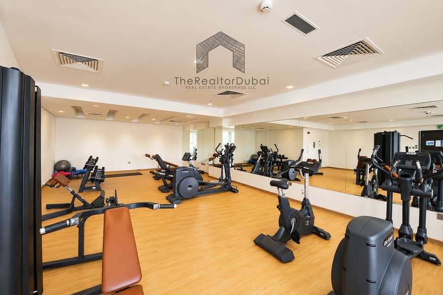 20 Bright Modern Gym with Mirrored Equipment. png