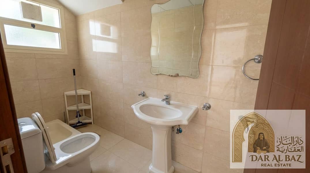 50 Enhancing_real_estate_listing_ph…_20261023193454. jpg