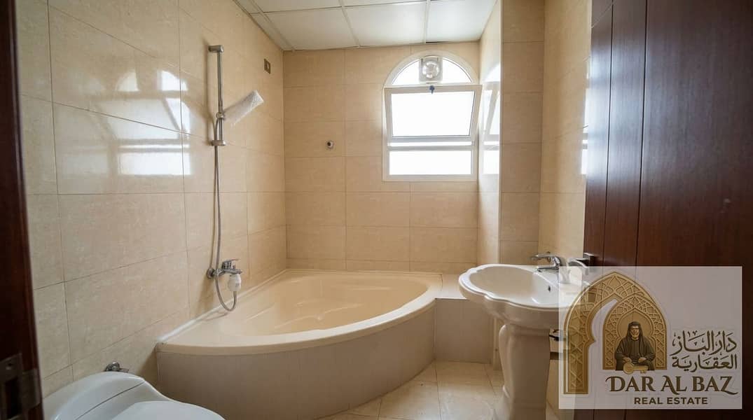 53 Real_estate_photo_enhancement_in…_20261023200404. jpg