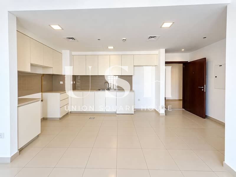 2 Bright Modern Open-Plan Kitchen Interior-1. png