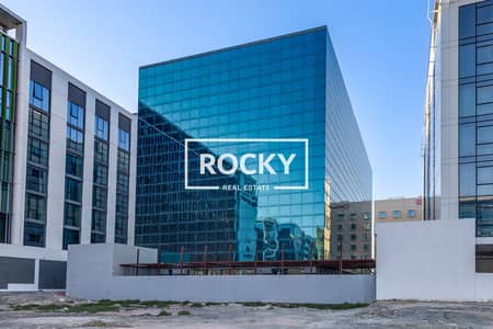 Office te Huur in Al Barsha, Dubai - Rocky New Office Backside Exterior (6 of 6). jpg Office te Huur in Al Barsha, Dubai - Rocky New Office Backside Exterior (6 of 6). jpg