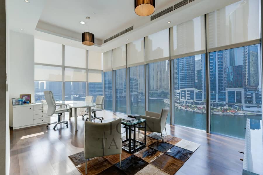 A workspace with panoramic views in the Marina Mall Hotel