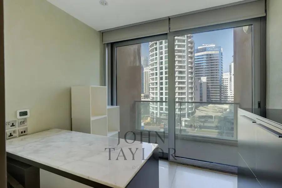 A workspace with panoramic views in the Marina Mall Hotel