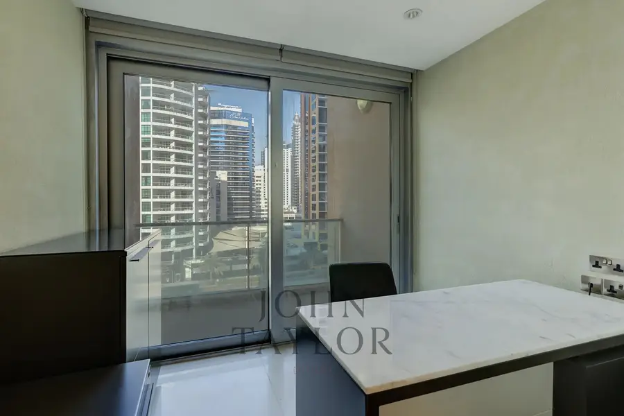 A workspace with panoramic views in the Marina Mall Hotel