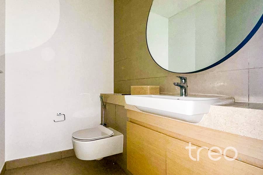 9 bathroom. jpg