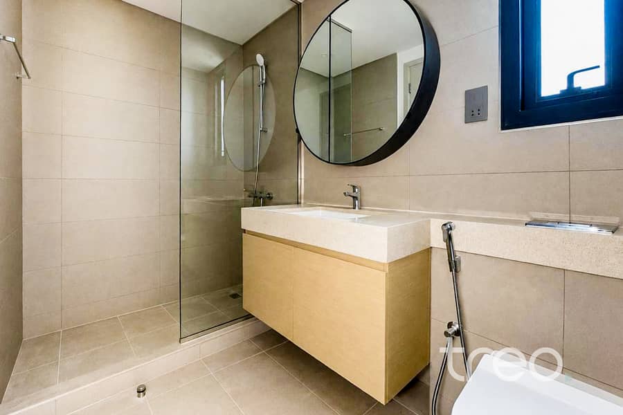10 bathroom 1. jpg