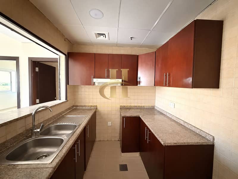2 Clean Modern U-Shaped Kitchen Interior. png
