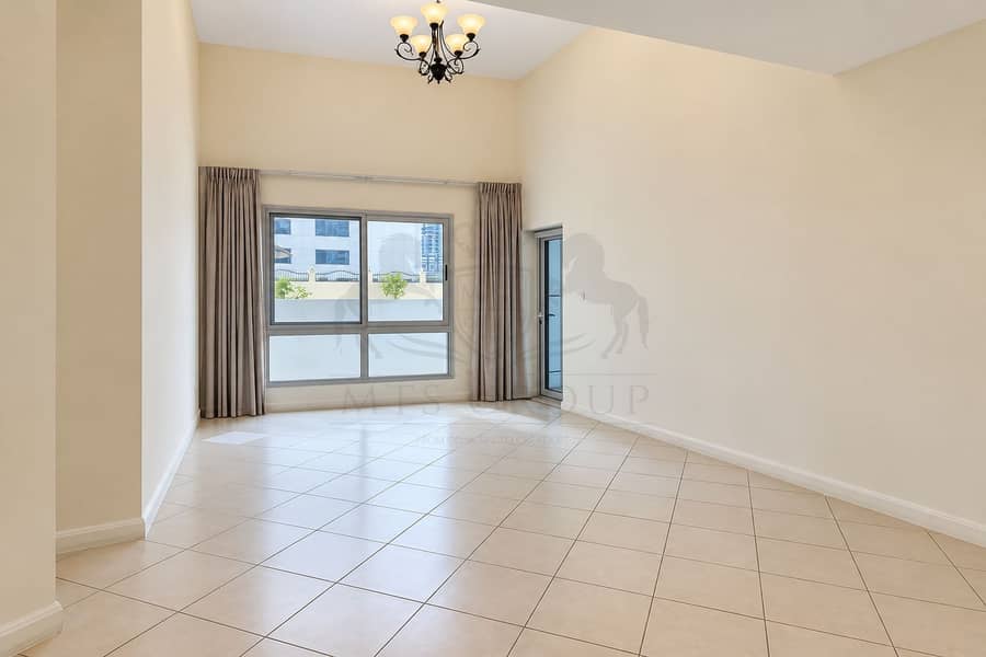 Bright Empty Living Room with Chandelier(1). png Bright Empty Living Room with Chandelier(1). png
