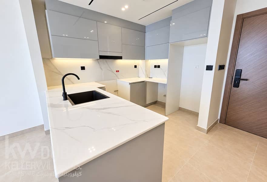 5 Modern Marble Kitchen with Black Fixtures. png