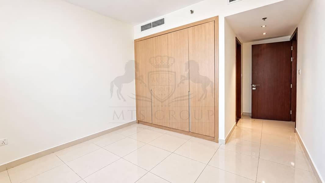 2 Modern Minimalist Room with Built-In Wardrobe. png