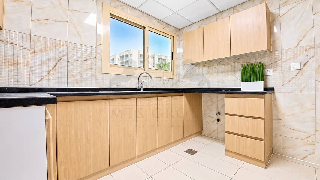 8 Bright Modern Kitchen with Marble Backsplash. png