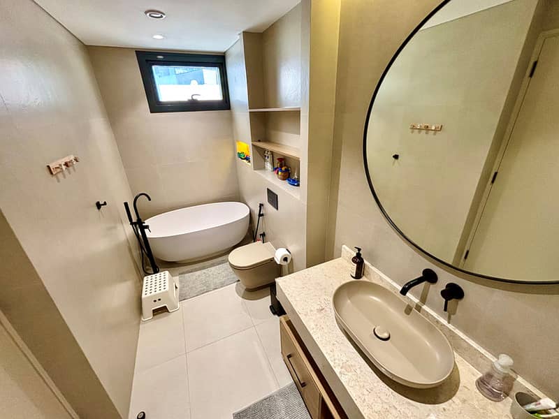 15 P04_04_Salle_de_bain_baignoire. jpg