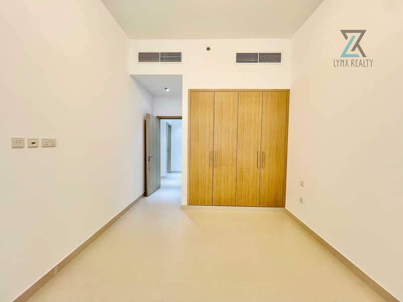 10 c16b627f-56e5-49d0-80c8-f103f8f745c1. jpg