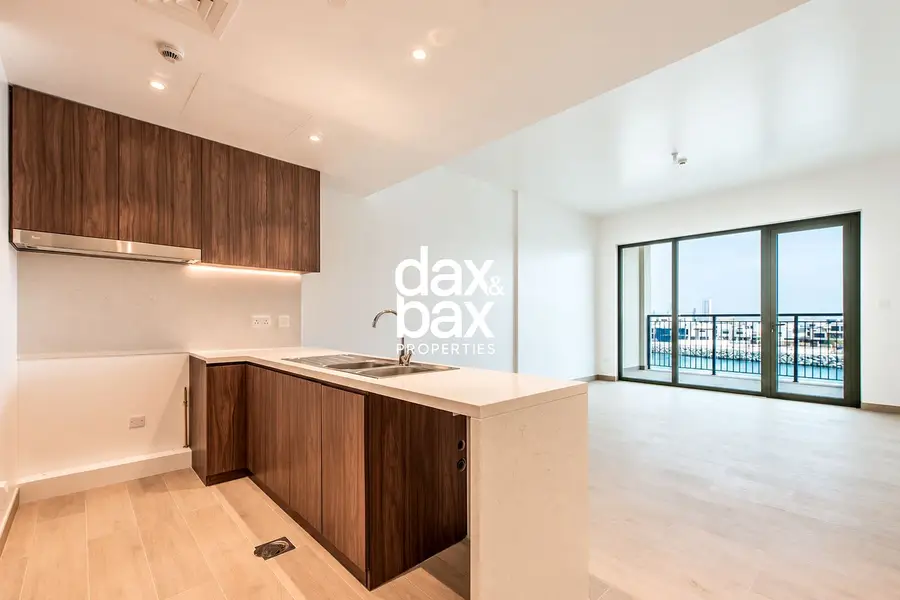 Marina View | Spacious | Modern