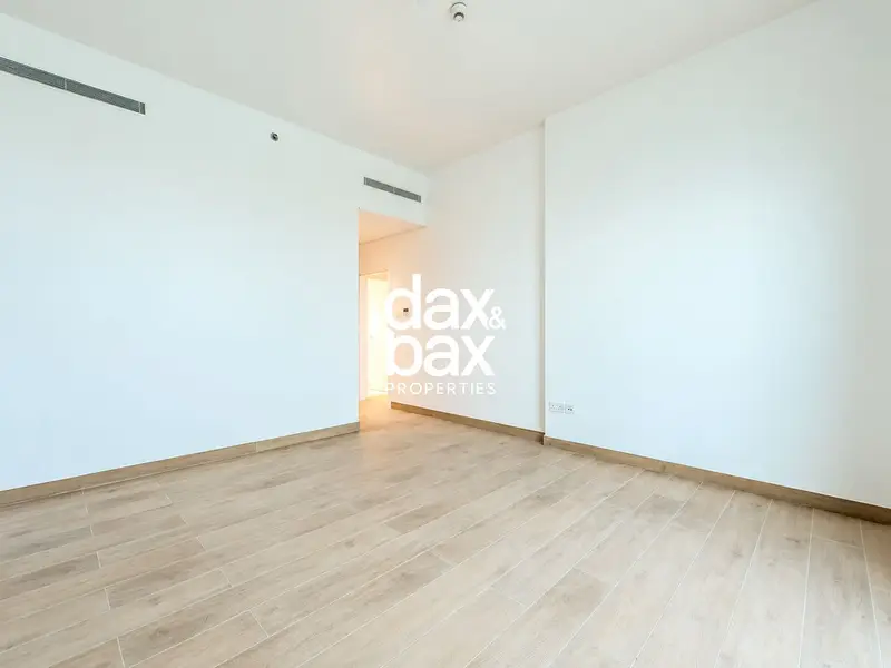 Marina View | Spacious | Modern