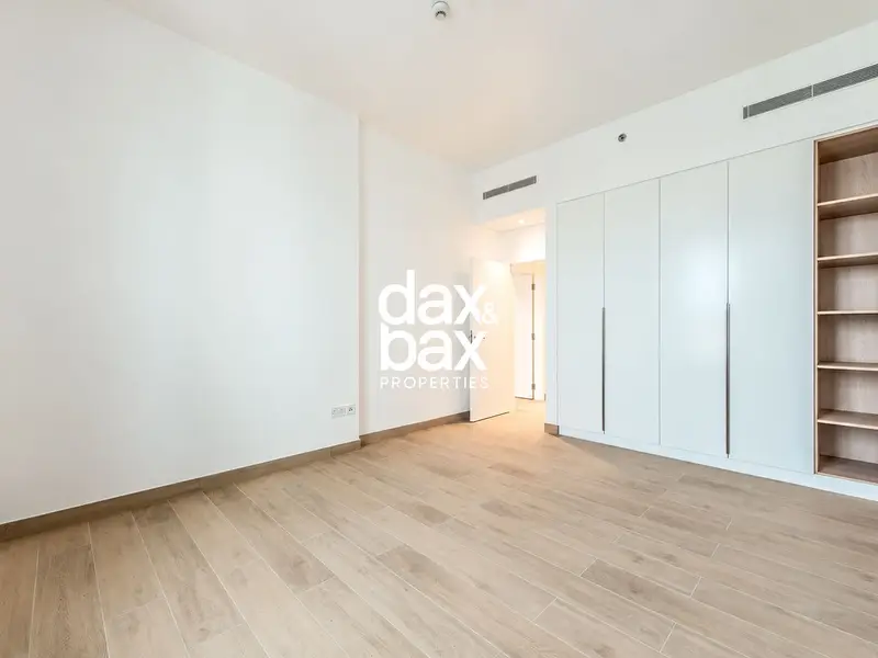 Marina View | Spacious | Modern