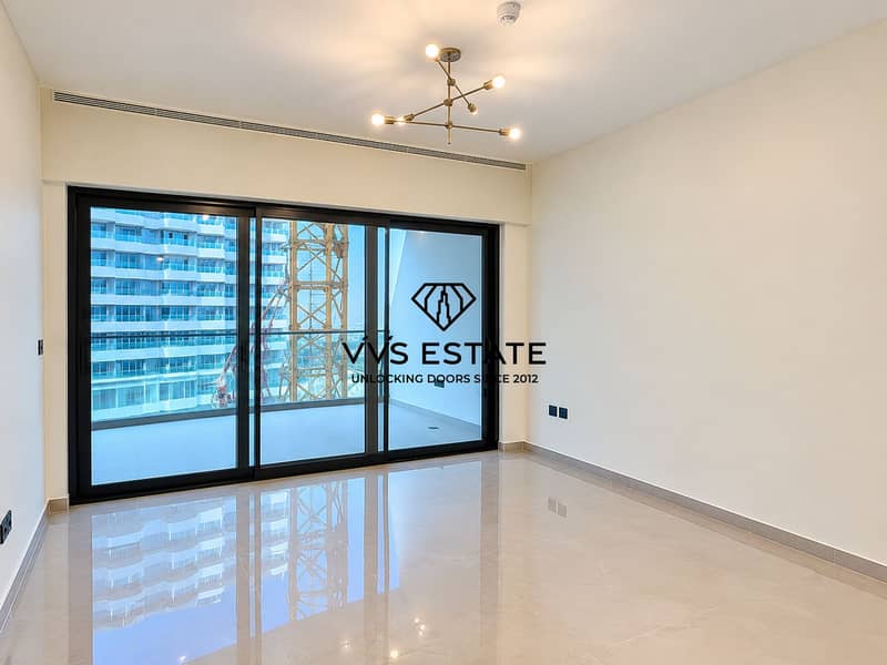 2 Modern Empty Apartment with City Views. png