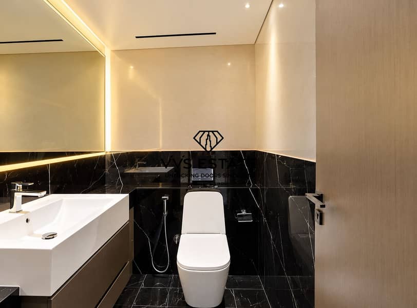 8 Luxurious Black Marble Bathroom. png
