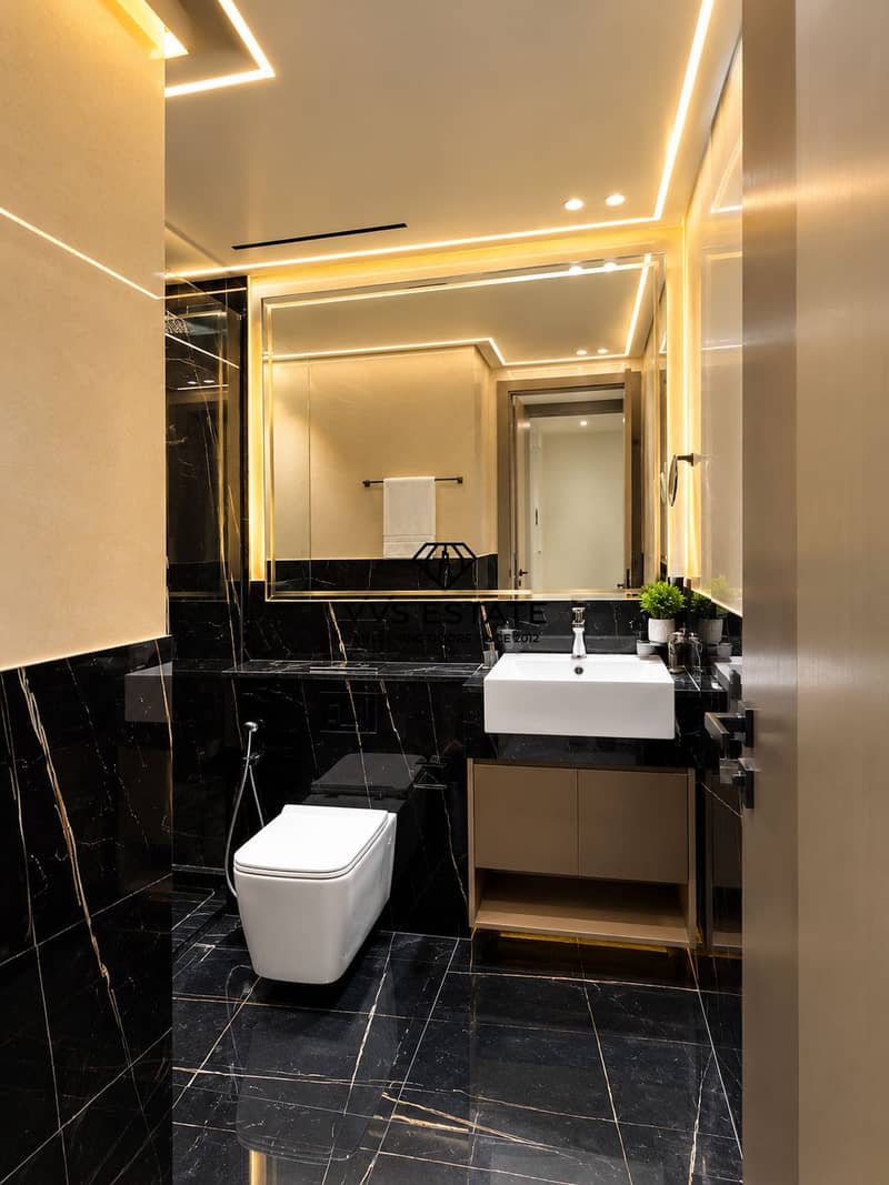 12 Luxurious Black Marble Bathroom (1). png