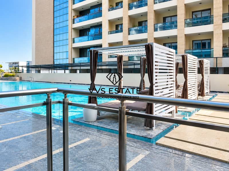 17 Sunlit Luxury Poolside Retreat. png