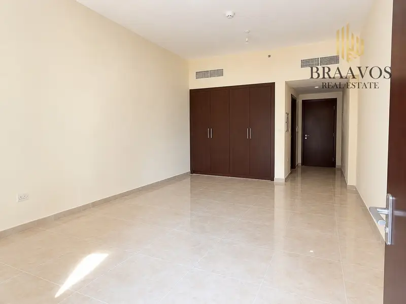 Bright Studio | Silicon Gates 1 | Balcony & City View | 12 Cheques