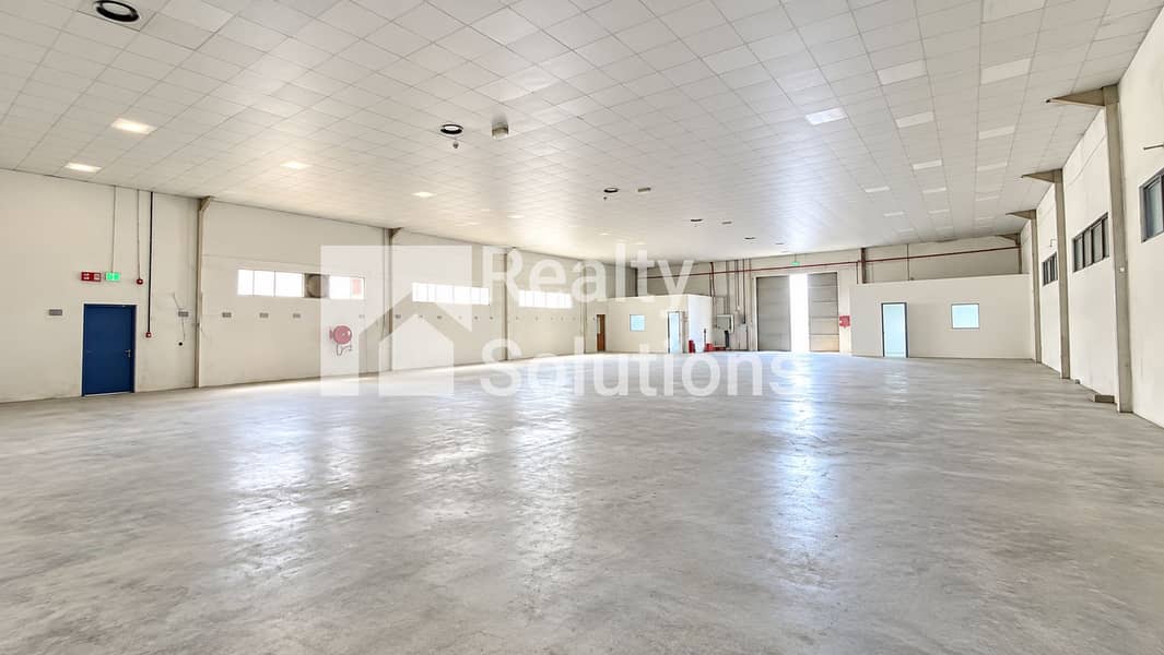 Bright Empty Industrial Warehouse. png Bright Empty Industrial Warehouse. png
