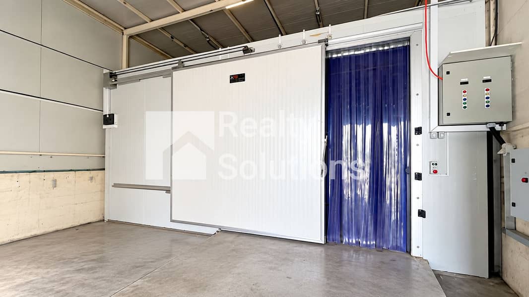 10 Modern Industrial Cold Room Entrance. png
