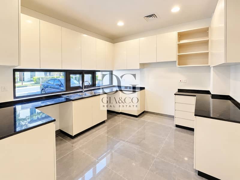 5 Vacant On Transfer | Close To Park | Spacious 5