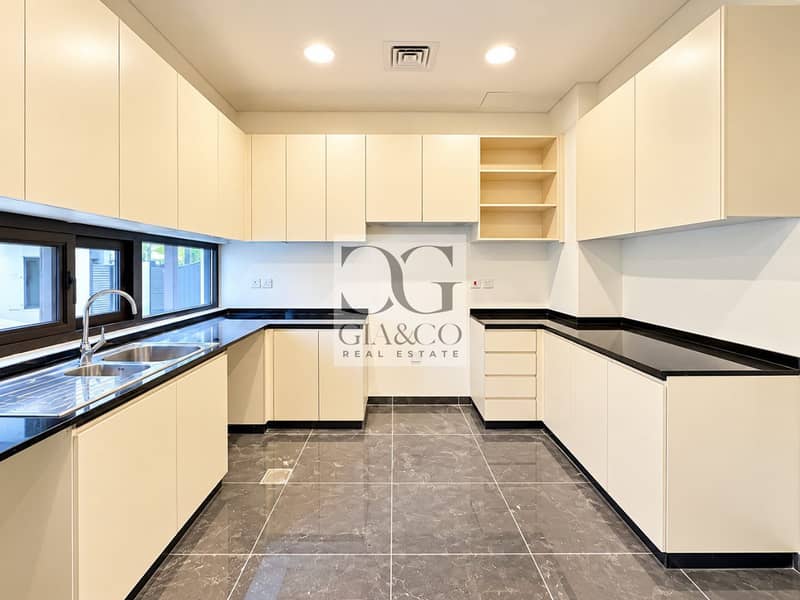 6 Vacant On Transfer | Close To Park | Spacious 6