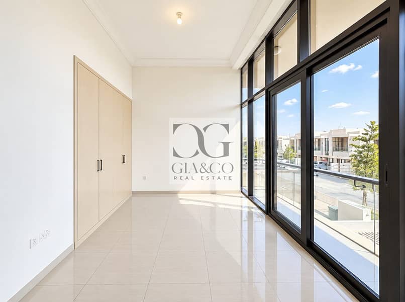 10 Vacant On Transfer | Close To Park | Spacious 10