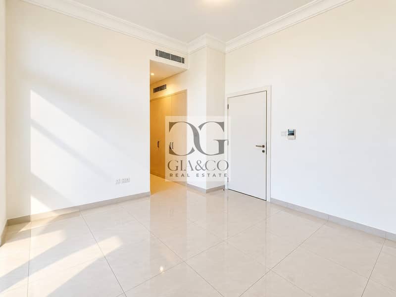 11 Vacant On Transfer | Close To Park | Spacious 11