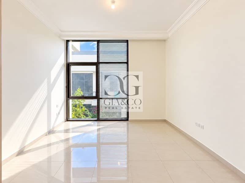 12 Vacant On Transfer | Close To Park | Spacious 12