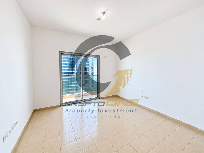 3 wide_angle_interior_photograph_of_an_empty_modern_3_batch_3. png