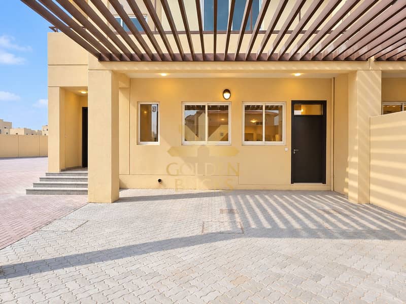 4BR+MAIDS | SPACIOUS LAYOUT | HUGE LAWN AREA