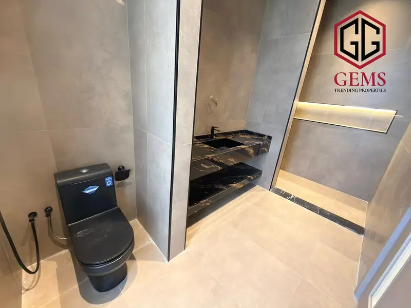 BRAND NEW | ELEGANT | SERVANT BLOCK | GARDEN AREA