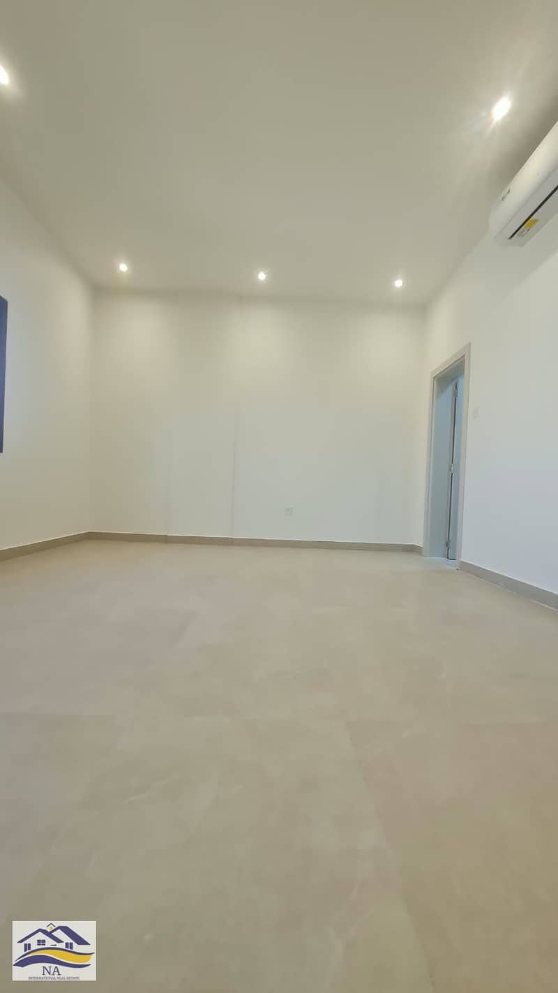 2 835. jpg