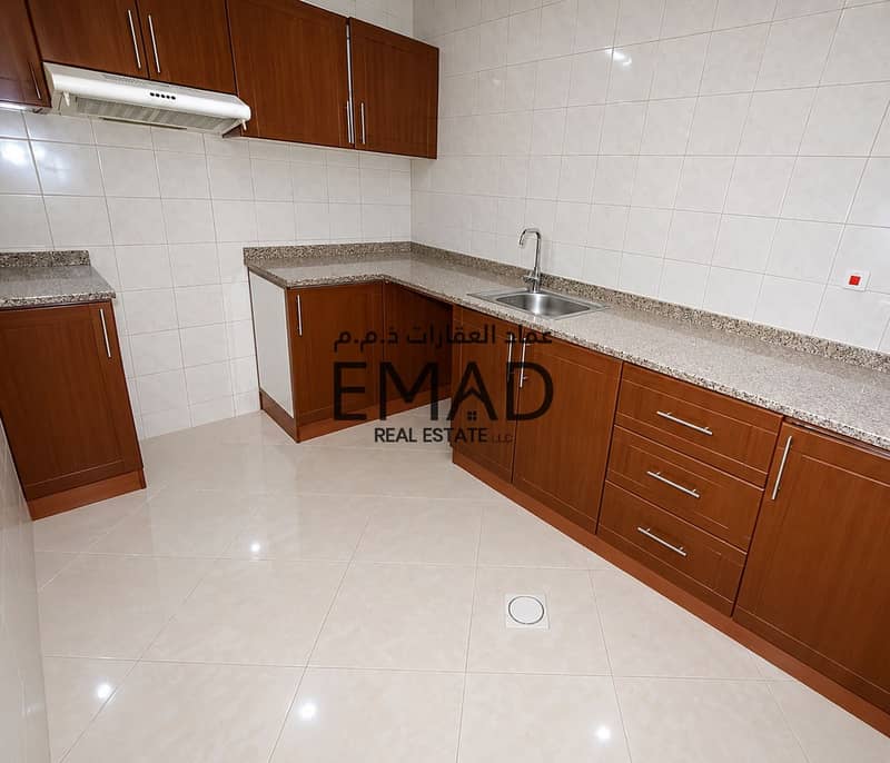7 Pristine Modern Kitchen Interi. png
