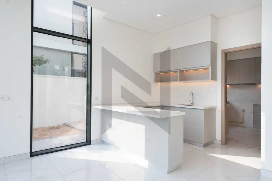 Priced to Sell | Vacant | End Unit | Exclusive