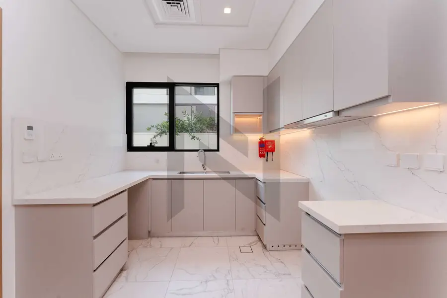 Priced to Sell | Vacant | End Unit | Exclusive