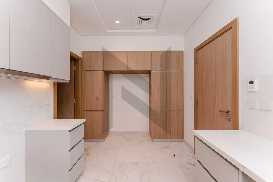Priced to Sell | Vacant | End Unit | Exclusive