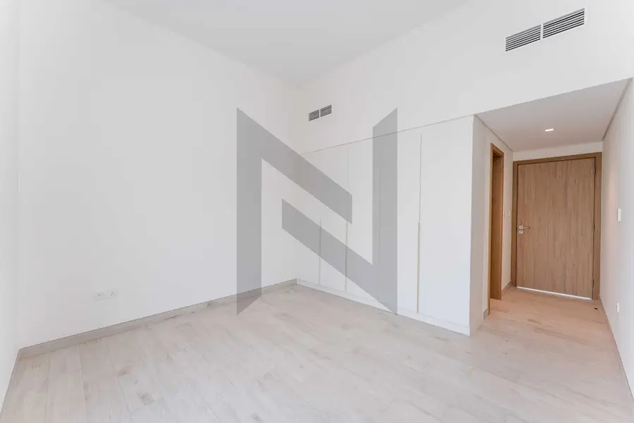 Priced to Sell | Vacant | End Unit | Exclusive