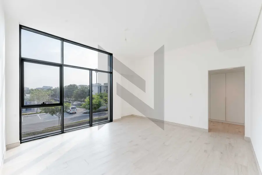 Priced to Sell | Vacant | End Unit | Exclusive