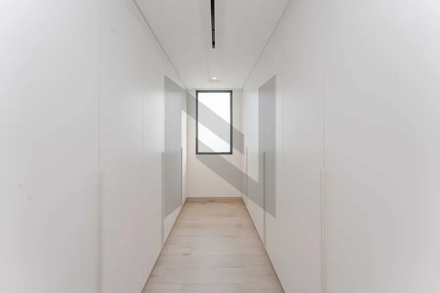 Priced to Sell | Vacant | End Unit | Exclusive