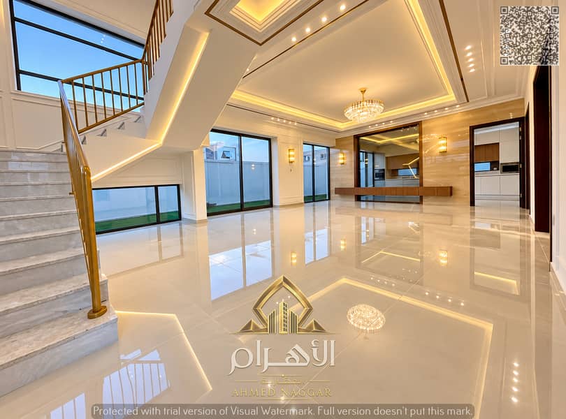 16 ردهة فاخرة بإضاءة دافئة وانعكاسات لامعة. jpg