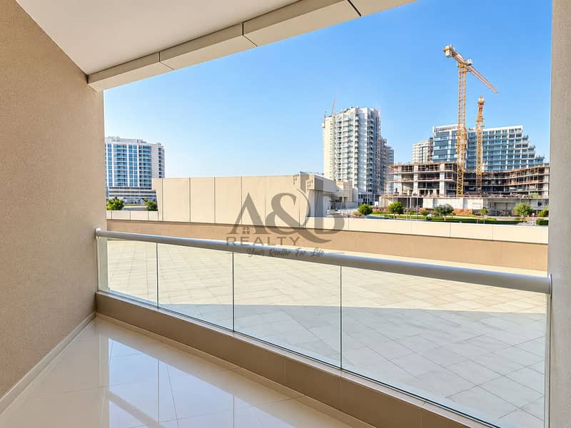 7 Modern Balcony Overlooking City Construction. png