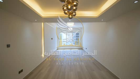 2 Slaapkamers Appartement te Huur in Al Majaz, Sharjah - غرفتين-وصالة-للا-يجار-2-غرف-القصبا-الشارقة-صورة-العقار-re-001-03. jpg
